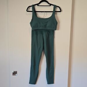 Vuori Green Leggings (XS) & Matching Sports Bra (M) Set